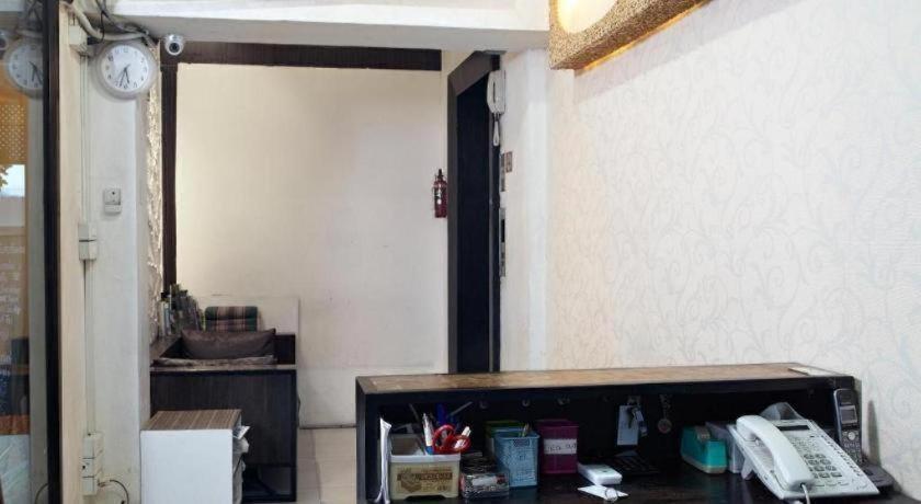 Hotel White House Asoke Sukhumvit 18 à Bangkok Extérieur photo
